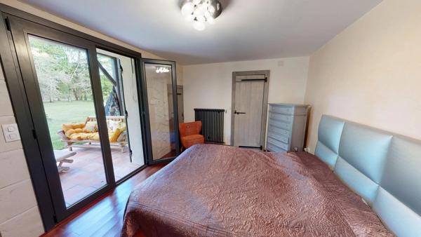 Vente                                                      Propriété
                        
                     11 pièces                      207 m2                     à Bazas