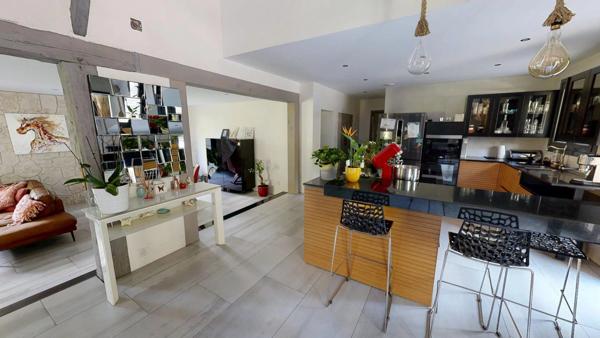 Vente                                                      Propriété
                        
                     11 pièces                      207 m2                     à Bazas