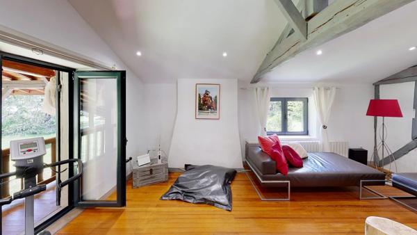 Vente                                                      Propriété
                        
                     11 pièces                      207 m2                     à Bazas