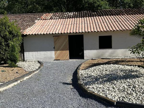 Vente                                                      Propriété
                        
                     11 pièces                      207 m2                     à Bazas