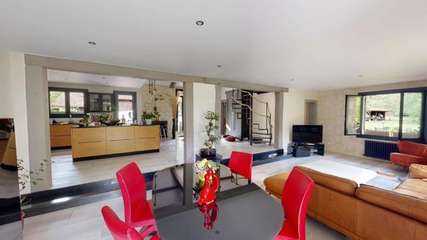 Vente                                                      Propriété
                        
                     11 pièces                      207 m2                     à Bazas