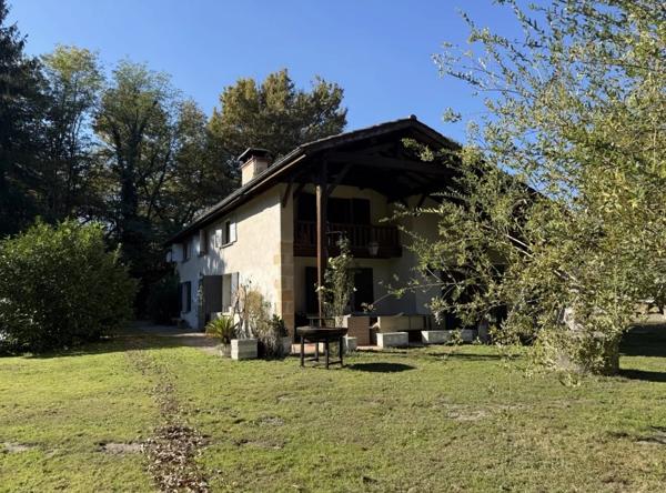 Vente                                                      Propriété
                        
                     11 pièces                      207 m2                     à Bazas