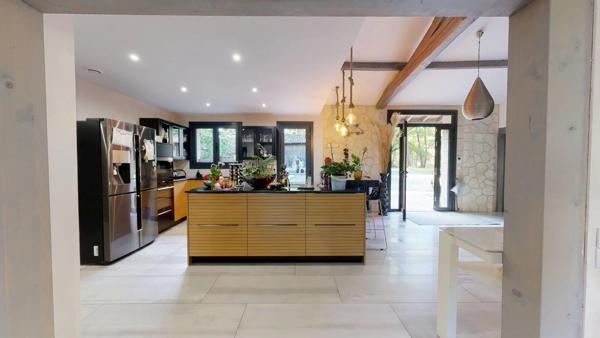 Vente                                                      Propriété
                        
                     11 pièces                      207 m2                     à Bazas