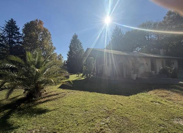 Vente                                                      Propriété
                        
                     11 pièces                      207 m2                     à Bazas