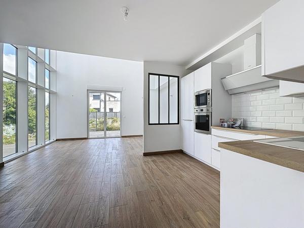 Duplex contemporain de prestige avec garage et cave