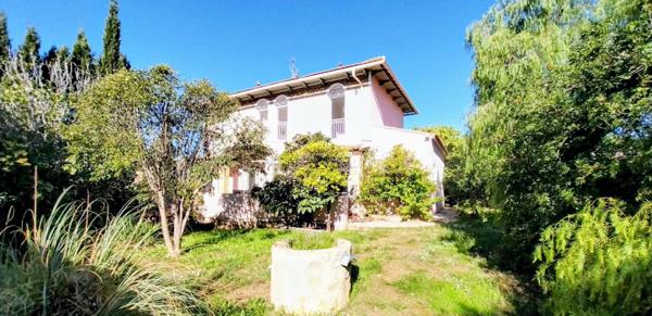 Bandol (83150) Villa unique en plein centre ville de Bandol avec vue mer et piscine!