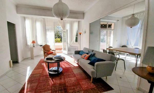 Bandol (83150) Villa unique en plein centre ville de Bandol avec vue mer et piscine!