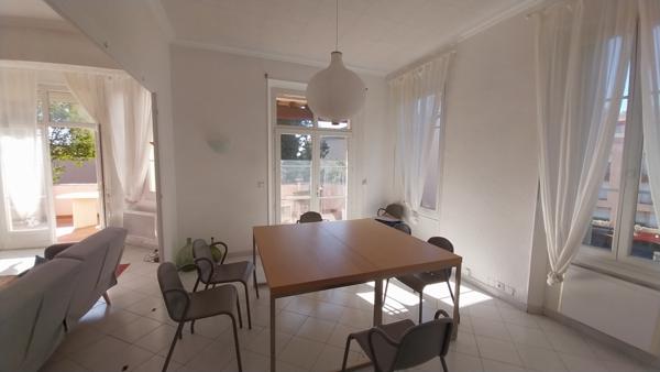 Bandol (83150) Villa unique en plein centre ville de Bandol avec vue mer et piscine!