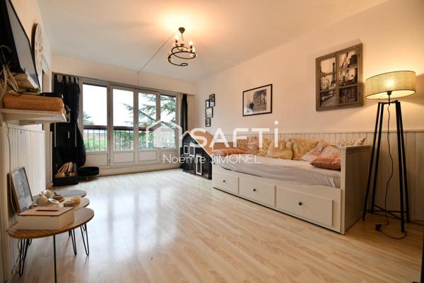 Appartement de quatre pièces! Ravalement réglé par le vendeur!