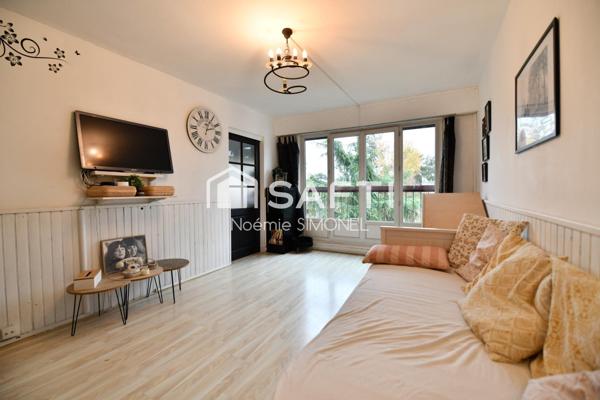 Appartement de quatre pièces! Ravalement réglé par le vendeur!