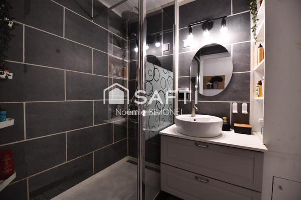 Appartement de quatre pièces! Ravalement réglé par le vendeur!