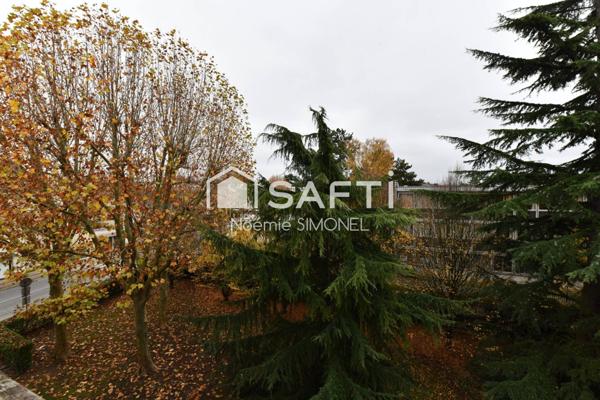 Appartement de quatre pièces! Ravalement réglé par le vendeur!