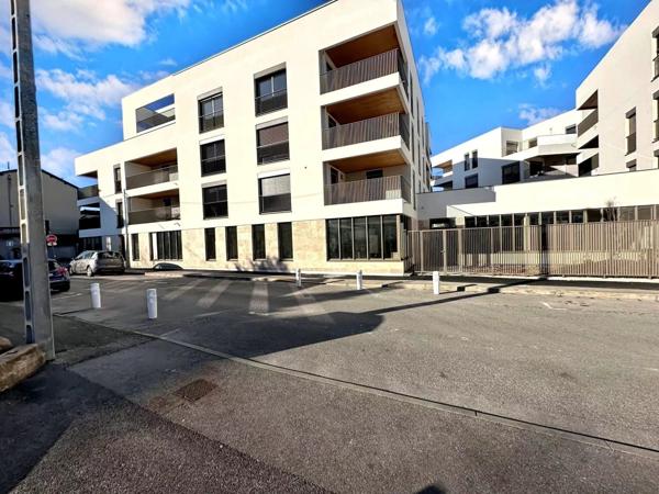 Vente Local commercial 215 m2 à Bourgoin-Jallieu