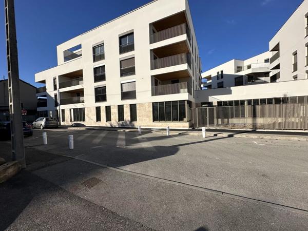 Vente Local commercial 215 m2 à Bourgoin-Jallieu