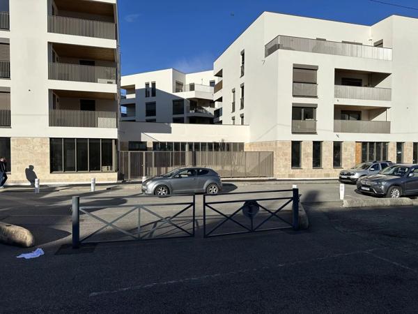 Vente Local commercial 215 m2 à Bourgoin-Jallieu