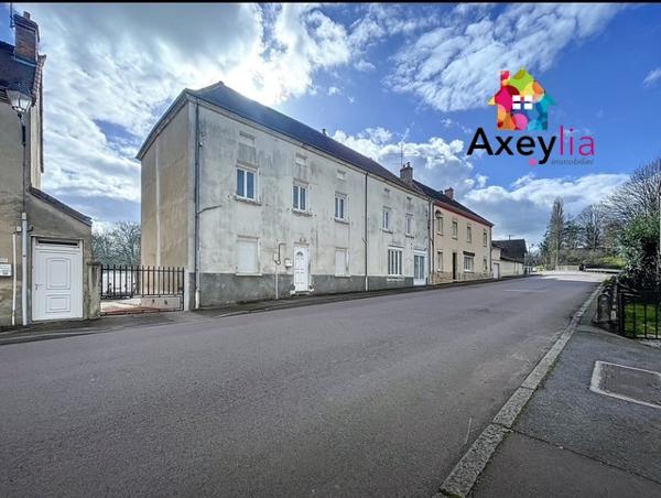 Chambilly (71110) A VENDRE- SECTEUR MARCIGNY - MAISON 6 CH AVEC TERRAIN ET DEPENDANCE