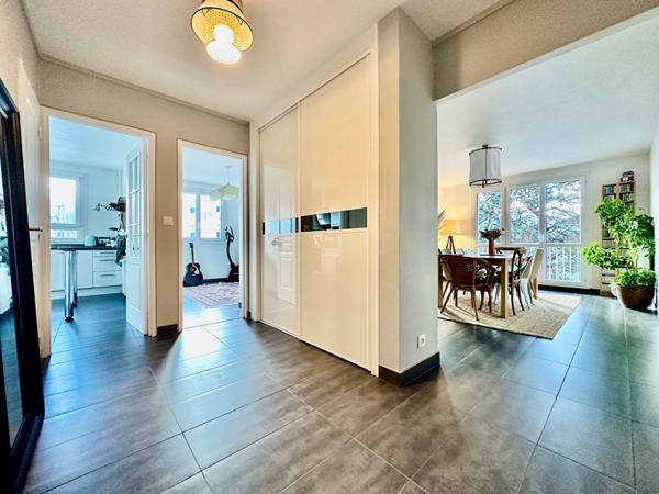 NOUVEAU Appartement 5 Pièces au Centre Ville Parfait état