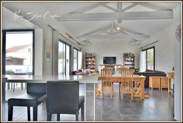 VILLA de plain-pied à vendre 7 pièces SOUSTONS (40) 158 m² environ, proche du lac