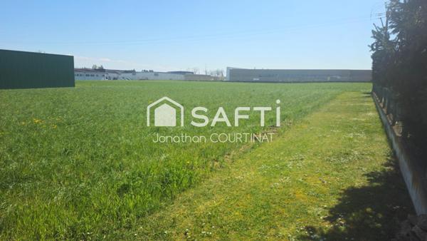 Terrain à bâtir dans zone commerciale