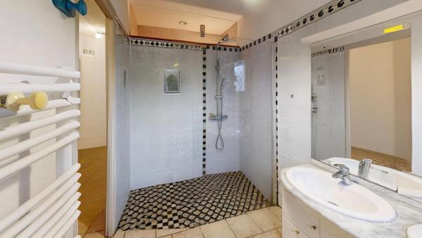 Proche CARCASSONNE, Maison Plain Pied avec jardin et Garage.