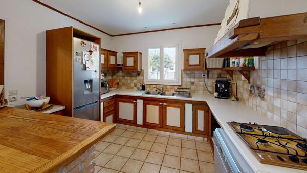 Proche CARCASSONNE, Maison Plain Pied avec jardin et Garage.