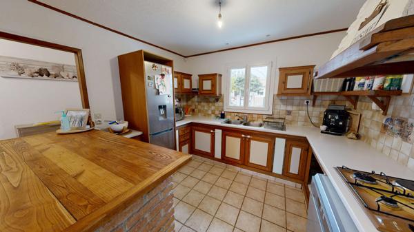 Proche CARCASSONNE, Maison Plain Pied avec jardin et Garage.