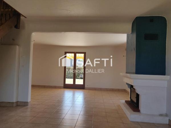 MAISON T8 DE 212m2 AVEC 5 CHAMBRES ET GARAGE.