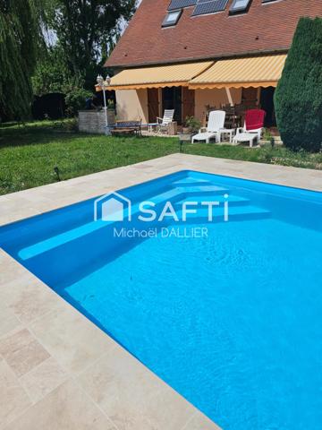 MAISON T8 DE 212m2 AVEC 5 CHAMBRES ET GARAGE.