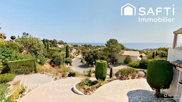 NOUVEAUTÉ ! : Maison traditionnelle avec vue mer panoramique – Les Issambres (83380)