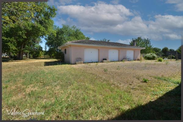 Le Pizou (dordogne) maison de 128 m² +  2850 m² de terrain et triple garage