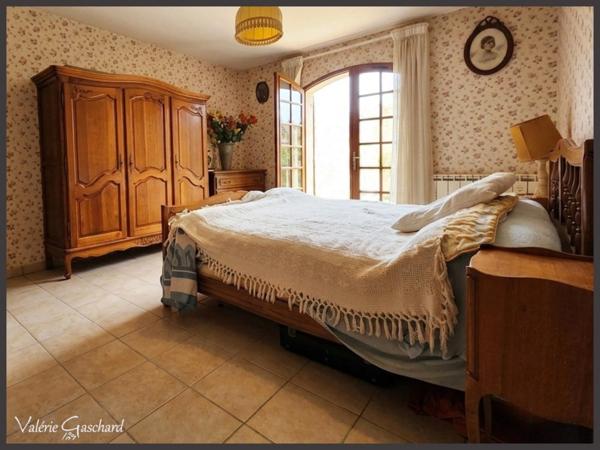 Le Pizou (dordogne) maison de 128 m² +  2850 m² de terrain et triple garage
