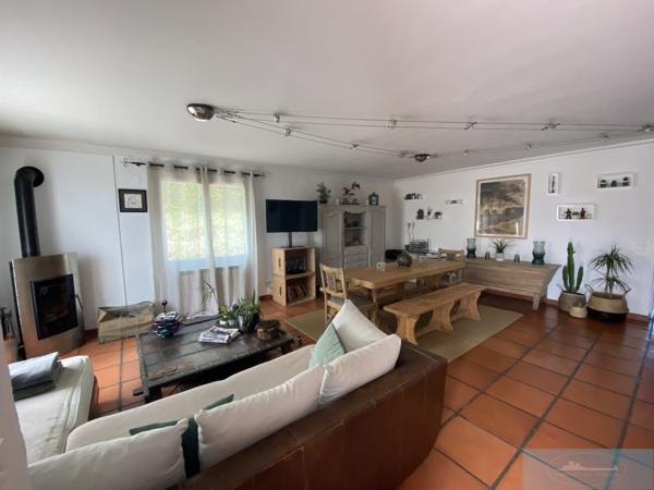 Appartement
                                                                                                                                                                                                                                                                                                                        5 pièce(s)                                                                                                                                                                                                          4 chambre(s)                                                                                                                                                                                                          128  m²
