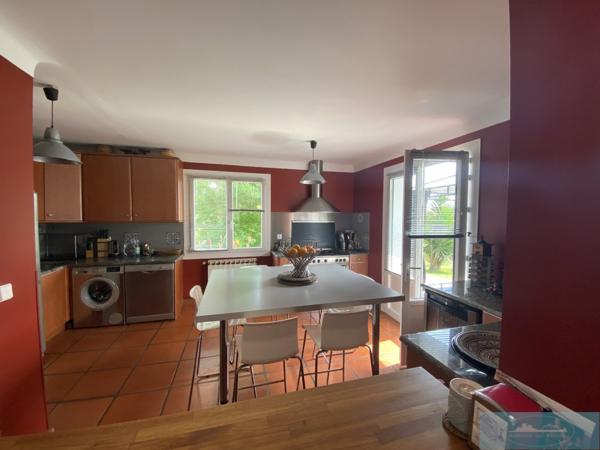 Appartement
                                                                                                                                                                                                                                                                                                                        5 pièce(s)                                                                                                                                                                                                          4 chambre(s)                                                                                                                                                                                                          128  m²