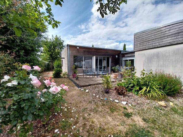 Maison atypique à Poitiers ? Breuil Mingot ? 166 m², parcelle 1 700 m²