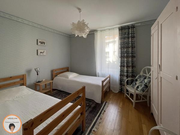 MAISON BOURGEOISE 215 m² - GÉRARDMER à mi-chemin entre LAC et CENTRE VILLE - TERRAIN 331 m²