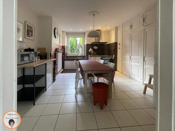 MAISON BOURGEOISE 215 m² - GÉRARDMER à mi-chemin entre LAC et CENTRE VILLE - TERRAIN 331 m²