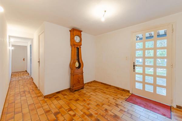 Maison à vendre 5 pièces AIX EN PROVENCE (13) de 150m², terrain de 1630m² piscineable. Garage + espace stationnement. Résidence arborée et sécurisée.