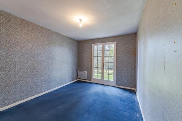 Maison à vendre 5 pièces AIX EN PROVENCE (13) de 150m², terrain de 1630m² piscineable. Garage + espace stationnement. Résidence arborée et sécurisée.