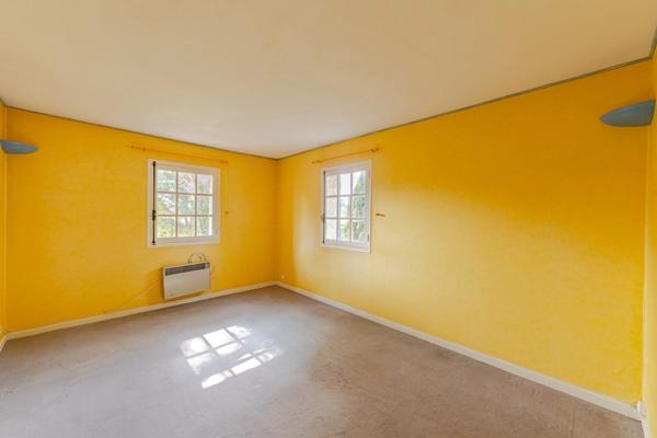 Maison à vendre 5 pièces AIX EN PROVENCE (13) de 150m², terrain de 1630m² piscineable. Garage + espace stationnement. Résidence arborée et sécurisée.