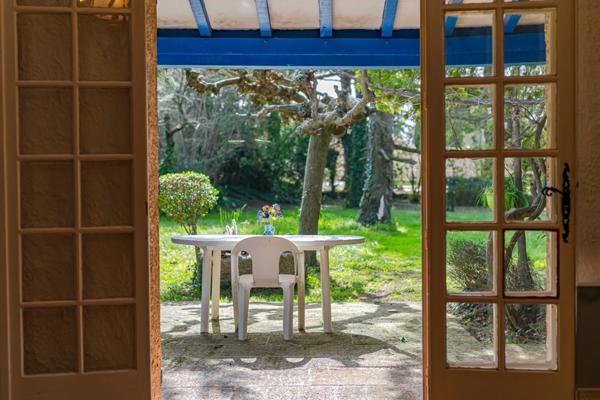 Maison à vendre 5 pièces AIX EN PROVENCE (13) de 150m², terrain de 1630m² piscineable. Garage + espace stationnement. Résidence arborée et sécurisée.