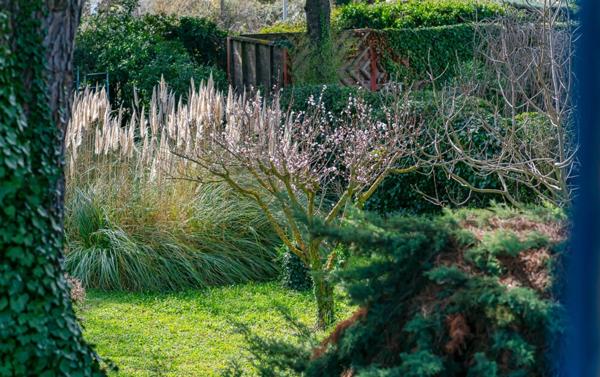 Maison à vendre 5 pièces AIX EN PROVENCE (13) de 150m², terrain de 1630m² piscineable. Garage + espace stationnement. Résidence arborée et sécurisée.