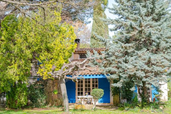 Maison à vendre 5 pièces AIX EN PROVENCE (13) de 150m², terrain de 1630m² piscineable. Garage + espace stationnement. Résidence arborée et sécurisée.