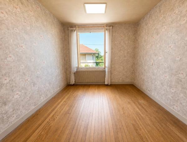 GENLIS (21110) Maison individuelle à vendre 5 pièces, 3 chambres possibilité 4, sous-sol complet avec garage sur 482m2