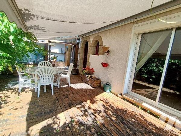 TRENTE CINQ  NOTAIRES - en sortie d'agglomération - cette maison indépendante d'environ 125 m² ...