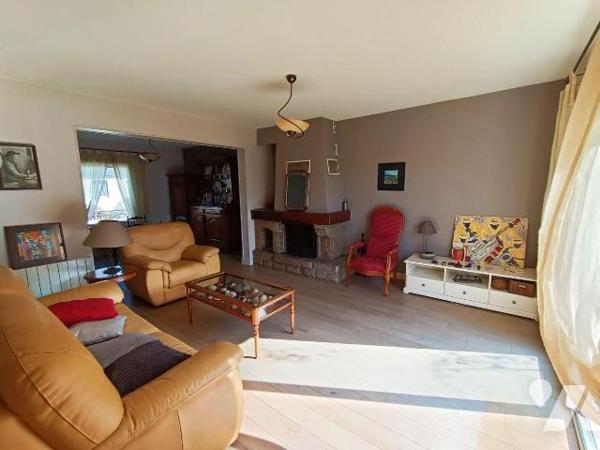 TRENTE CINQ  NOTAIRES - en sortie d'agglomération - cette maison indépendante d'environ 125 m² ...