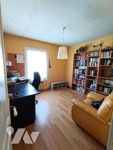 TRENTE CINQ  NOTAIRES - en sortie d'agglomération - cette maison indépendante d'environ 125 m² ...