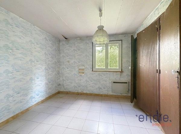 Maison de plain-pied avec appartement indépendant sur 3600 m2 terrain.