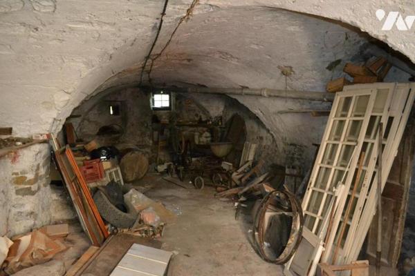 MAISON DE VILLAGE A RENOVER