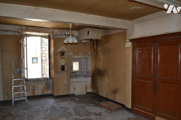 MAISON DE VILLAGE A RENOVER