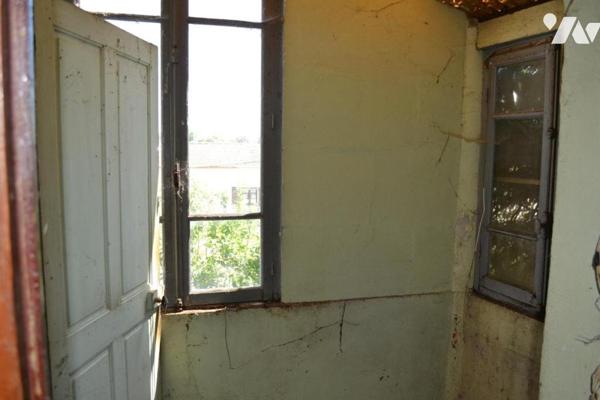 MAISON DE VILLAGE A RENOVER